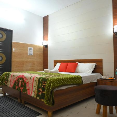 Hotel Starlight Meerut Dış mekan fotoğraf