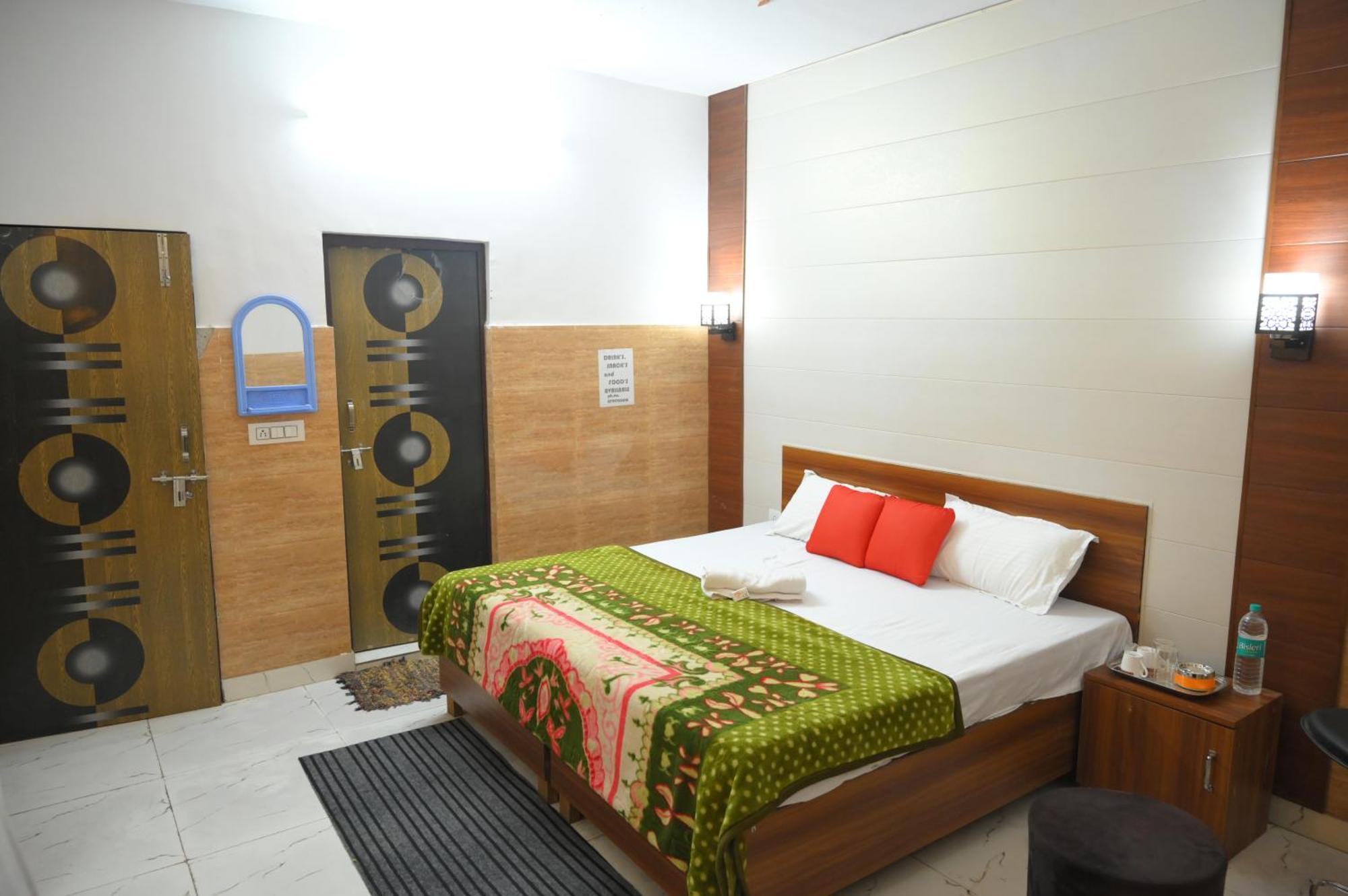 Hotel Starlight Meerut Dış mekan fotoğraf